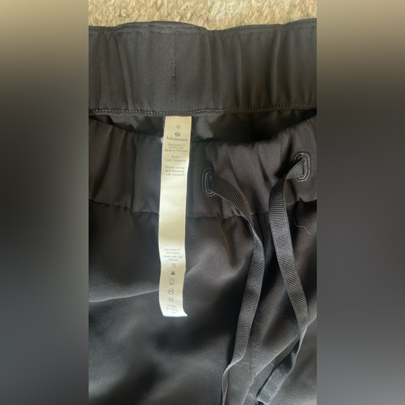 Lululemon on the fly pant 7/8 length - Picture 3 of 3